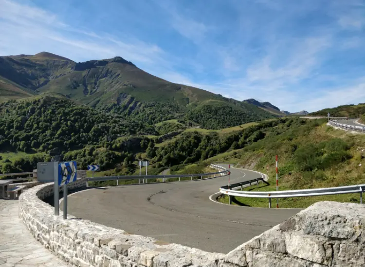 View from a hairpin on the N621